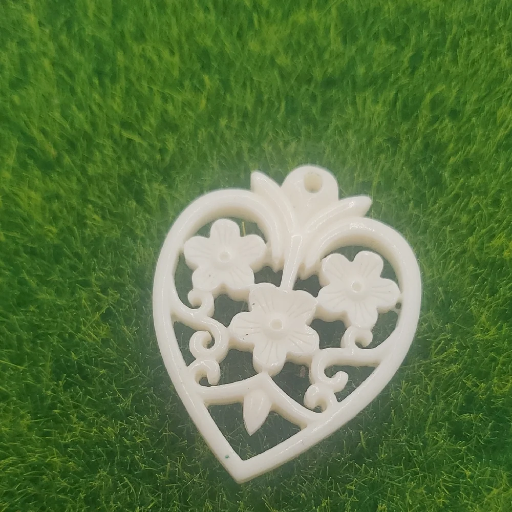 Edwardian Heart Shaped Floral Pendant Celluloid P309